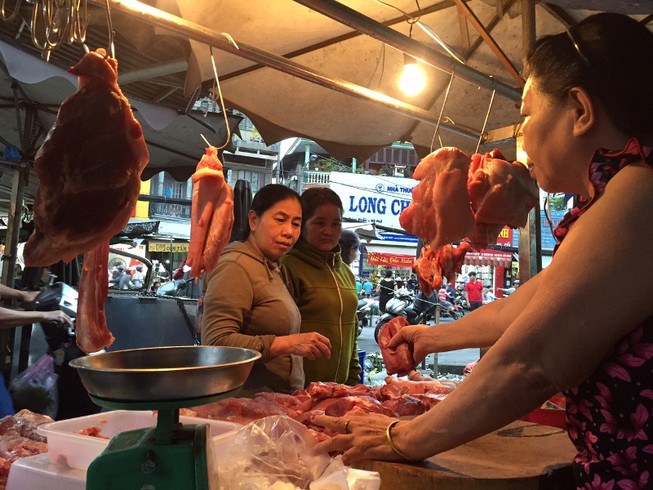 Sốc: Thịt heo hơi lên 78.000 đồng/kg, tranh nhau mua
