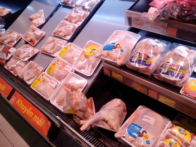 Sau heo, đến lượt giá gà tăng nhưng không có để bán