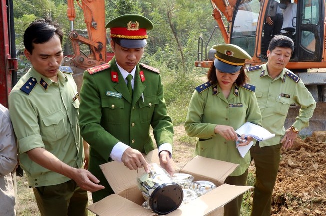 Tiêu hủy hơn 8,5 tấn bánh kẹo, đồ chơi trị giá gần 1 tỉ đồng