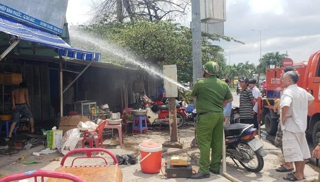 Hỏa hoạn, sập tường tại tiệm sửa xe ở Thủ Đức