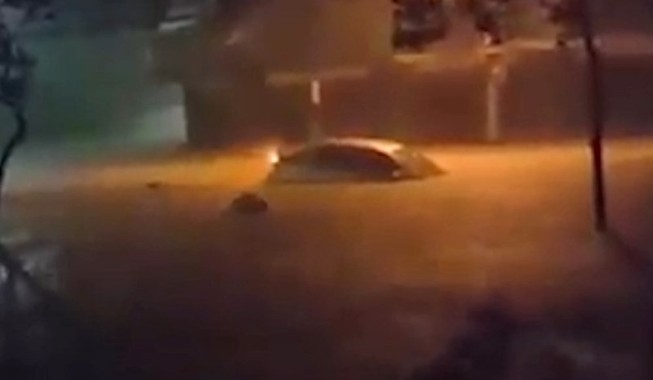Mưa lớn làm nhiều đoàn tàu lửa mắc kẹt tại Khánh Hòa