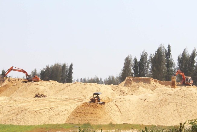Ngừng thi công dự án phá rừng phòng hộ làm sân golf