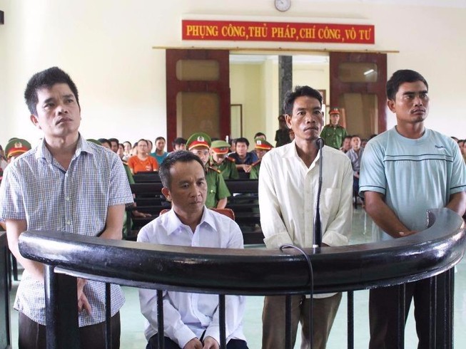 Không xử hình sự trưởng CA huyện liên quan phá rừng