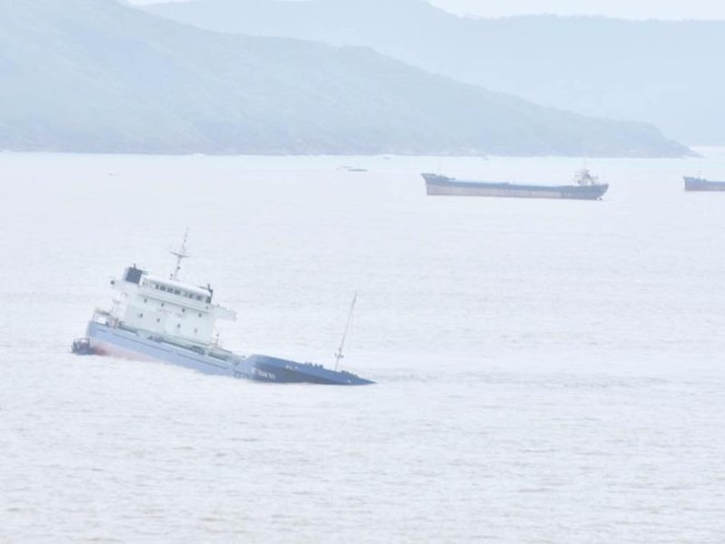 Trục vớt tàu chìm gắn với ứng phó tràn dầu tại Quy Nhơn