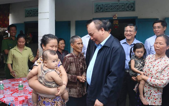 Thủ tướng: Phải sớm ổn định đời sống người dân vùng bão