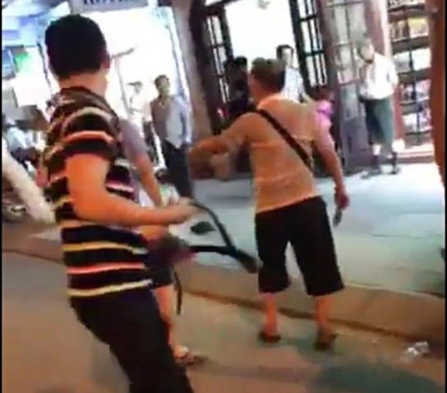 Khách Trung Quốc ẩu đả với nhân viên nhà hàng