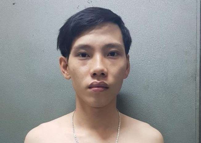 Hiếp dâm nữ đồng nghiệp ngay nơi làm việc