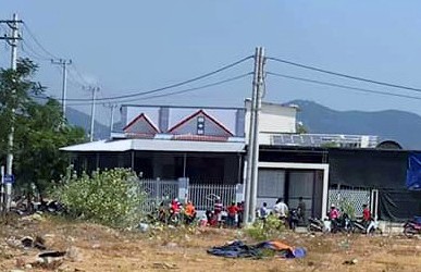 Nghi án chồng đâm chết vợ rồi tự sát