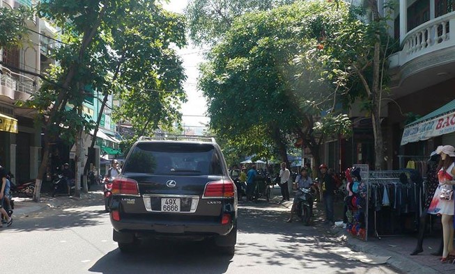 Xe Lexus lao vào đám tang ở Quy Nhơn do một công ty đăng ký