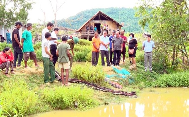 4 cháu bé chết đuối thương tâm khi tắm ao