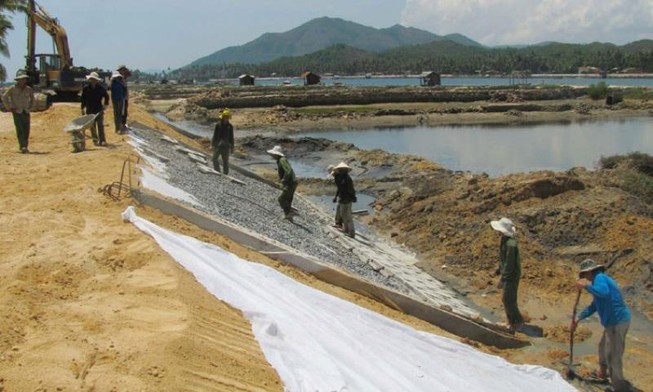 Kè chống xói lở đầm Cù Mông: 'Lơ' giám sát, quyết toán sai