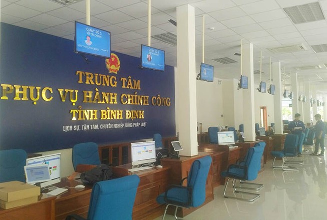 Xác minh 1 cán bộ bị dân nhắc nhở rồi cười khanh khách
