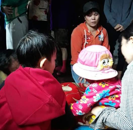 Chằng mái nhà chống bão, 1 người bị điện giật chết