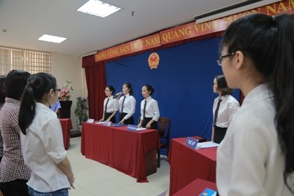 'Quan tòa' sinh viên xét xử án đua xe