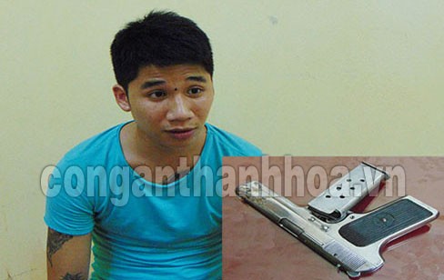 Kẻ thả chó dữ, nổ súng tấn công hai anh em ruột ra đầu thú