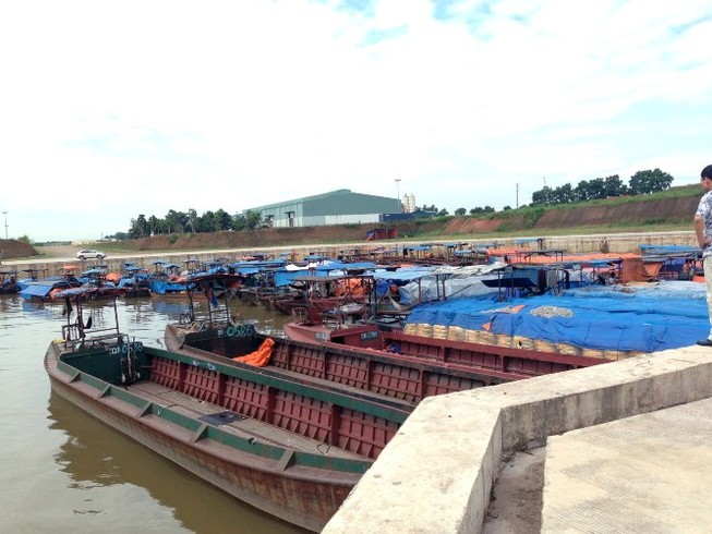 Người dân chuẩn bị ứng phó với bão số 2