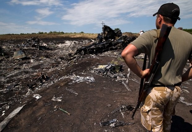 Ukraine cùng lúc tiếp cận máy bay MH17 từ hai hướng?