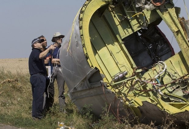 Bắt đầu điều tra hiện trường MH 17 rơi