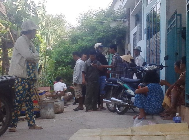Cãi nhau với vợ rồi chết trong phòng kín
