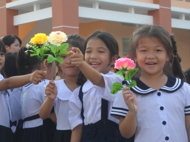 Rộn ràng lễ khai giảng năm học mới trên cả nước