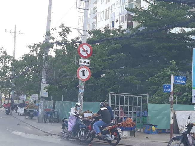 Quây rào ngăn hàng rong và cái kết không ngờ