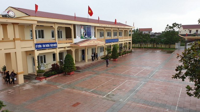Phạt tát học sinh 231 cái, cô giáo nói gì?