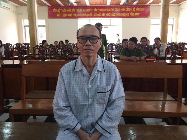 Mở mắt ra là 'ném' 10 triệu qua cửa sổ