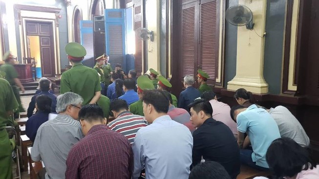 2/26 bị cáo trong phiên tòa vụ Ngân hàng Đông Á kêu oan