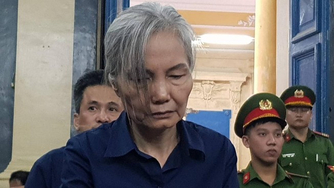 Người phụ nữ quyền lực một thời của DAB tóc bạc phơ tại tòa