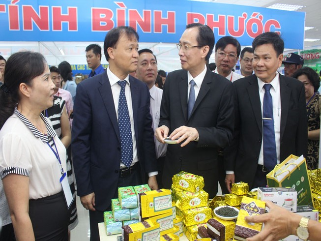 Rước tiểu thương đến hội nghị kết nối cung cầu hàng hóa