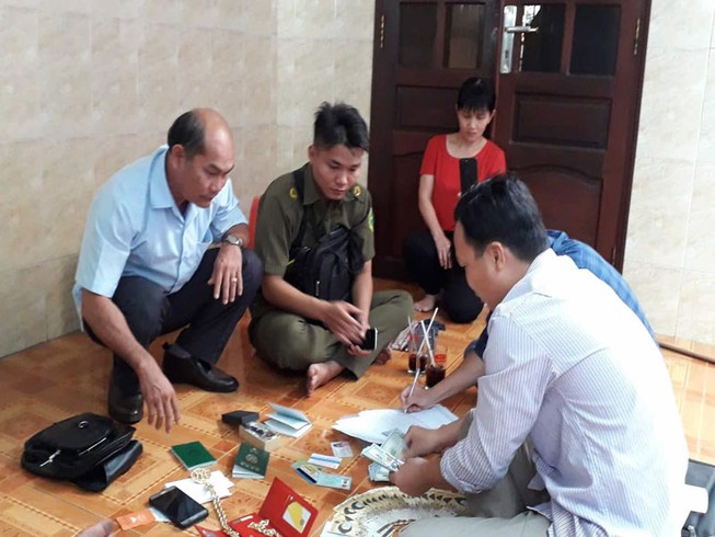 Chủ quán cơm trả lại túi xách có 5.000 USD cho khách