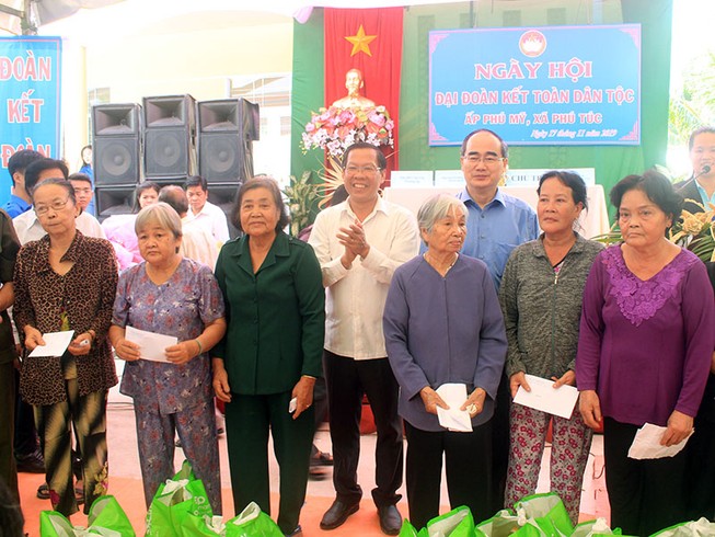 Bí thư Thành ủy TP.HCM dự ngày hội Đại đoàn kết tại Bến Tre