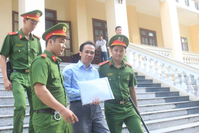 Cựu luật sư Trần Hữu Kiển bị phạt 12 năm tù