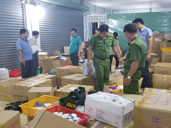Công an thông tin vụ 'chủ kho hàng đuổi công an, đóng cửa'