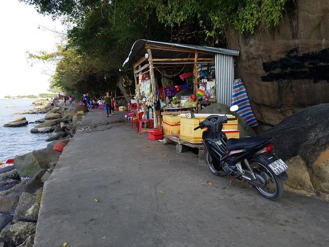 Khu du lịch Hòn Đá Bạc mất khách nghiêm trọng