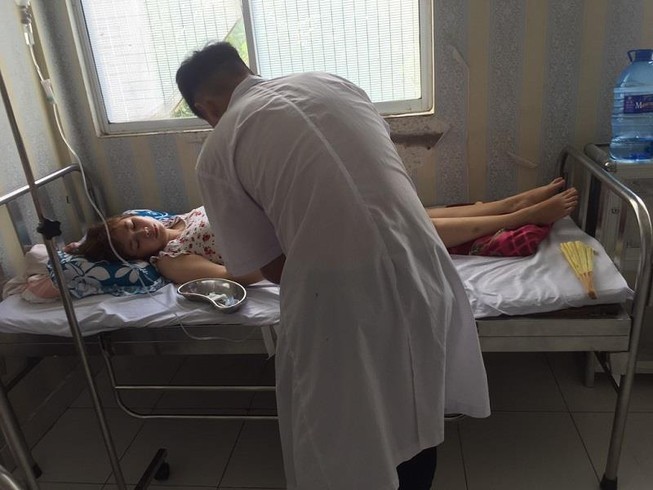 Cô gái ngất xỉu, nhập viện vì bị quay phim lúc chăm sóc ngoại