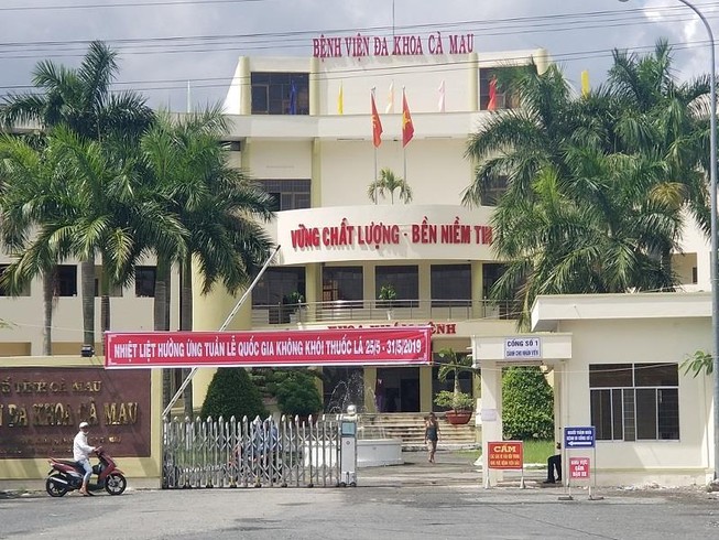 'Chống' lệnh điều động: 1 lãnh đạo bệnh viện ra ngoài làm tư