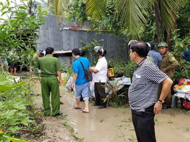 Huyện Cái Nước thông tin vụ tưới xăng vào đoàn cưỡng chế