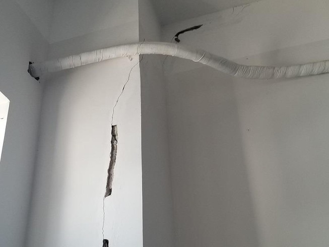 Bệnh viện 370 tỉ đồng mới 3 năm đã nứt nhiều nơi