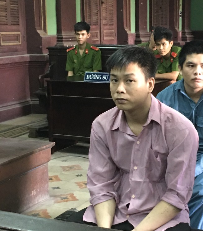 Chồng giết vợ vì tin nhắn lạ