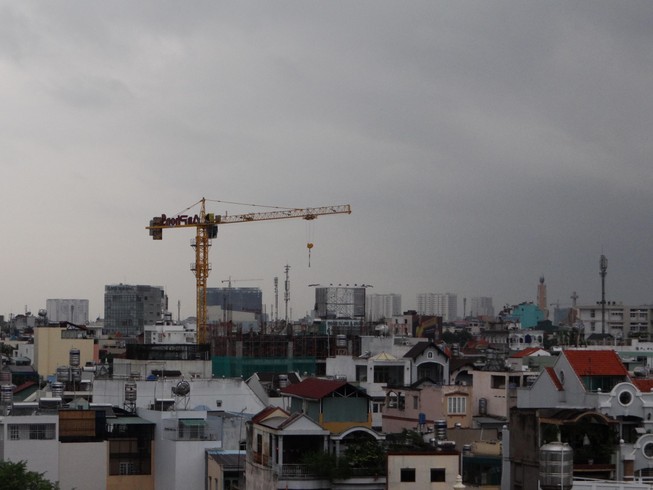 TP.HCM dư thừa nhà cao cấp, thiếu nhà bình dân