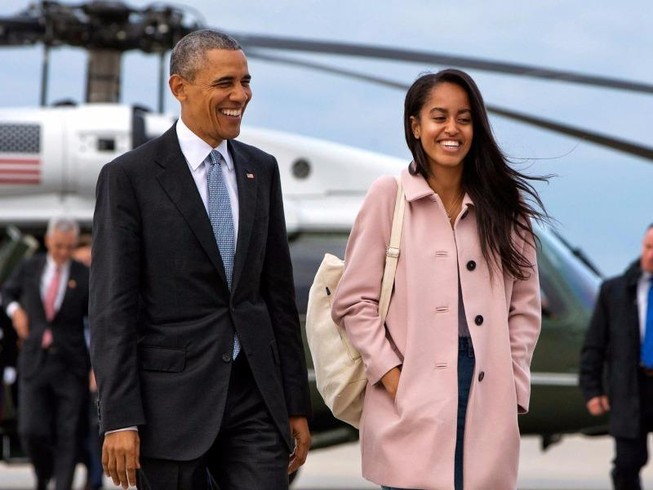 Con gái rượu ông Obama nổi đóa với các fan