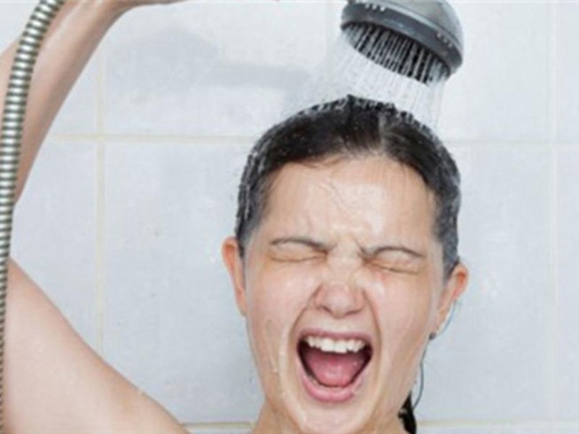 Bị chồng bỏ vì lười, 1 năm chỉ tắm... 1 lần