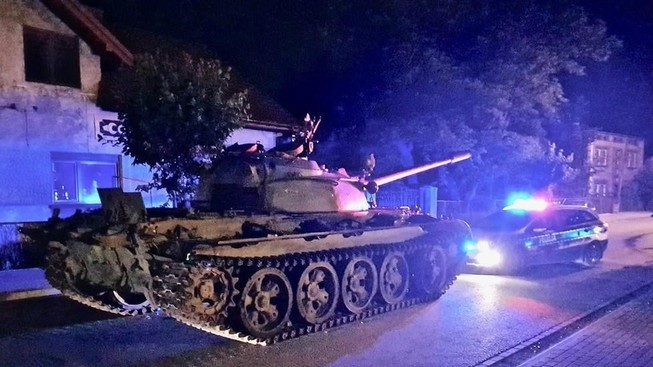 Xe tăng Nga bất ngờ xuất hiện ở đường phố Ba Lan