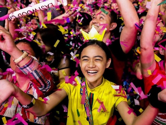 Người dân Philippines vui mừng đón năm mới. Ảnh: REUTERS