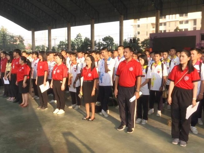 Học sinh trường Thammasat Khlongluang Wittayakom tại một buổi chào cờ. Ảnh: ONE 31