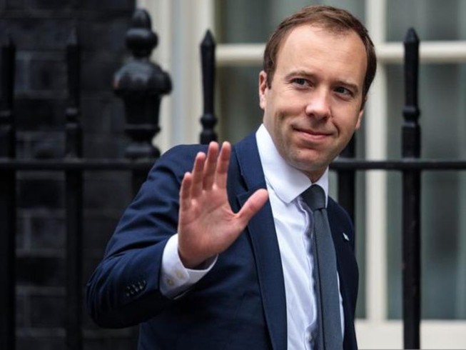 Bộ trưởng Y tế Anh Matt Hancock đã nhiễm COVID-19. Ảnh: SKY NEWS