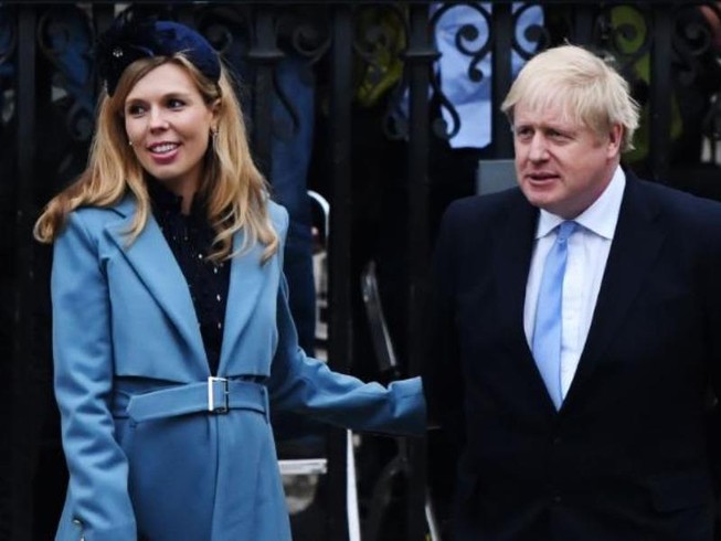 Thủ tướng Anh Boris Johnson và vị hôn thê Carrie Symonds. Ảnh: CNN