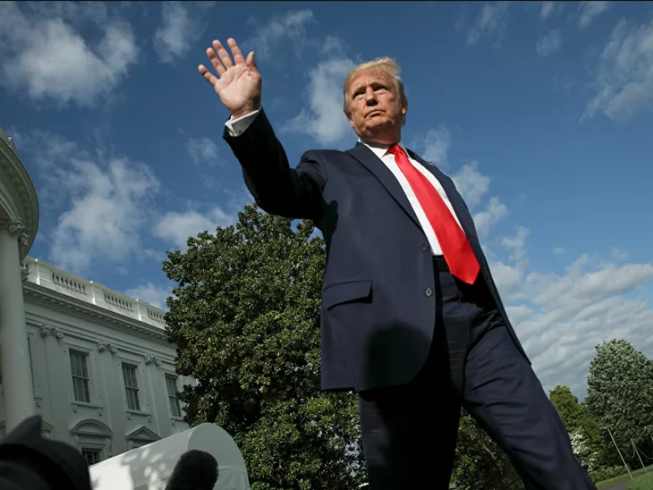 Tổng thống Trump điều chỉnh tăng dự báo số người chết vì COVID-19 ở Mỹ, nhưng tin tưởng vaccine ngừa sẽ có vào cuối năm nay. Ảnh: REUTERS