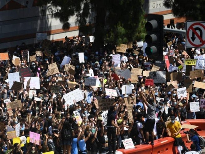 Sinh viên biểu tình trong khuôn viên ĐH California ở TP Los Angeles ngày 4-6. Ảnh: USA TODAY